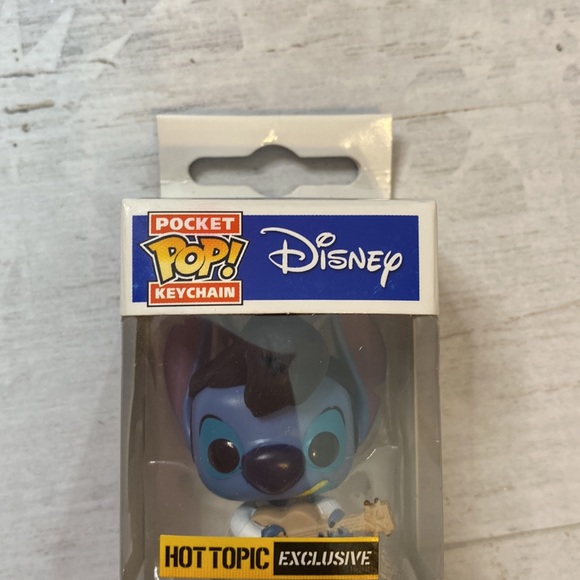 Funko Pop Elvis Stitch Disney Exclusive Pocket Pop Keychain - Picture 4 of 10